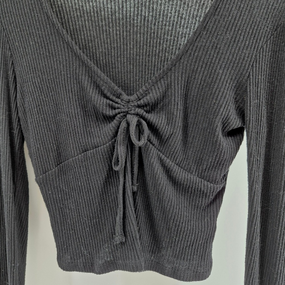 SO Black Ribbed Cinched Front Top S Long Sleeve V-Neck Cropped Lettuce Edge Y2K - Picture 3 of 11